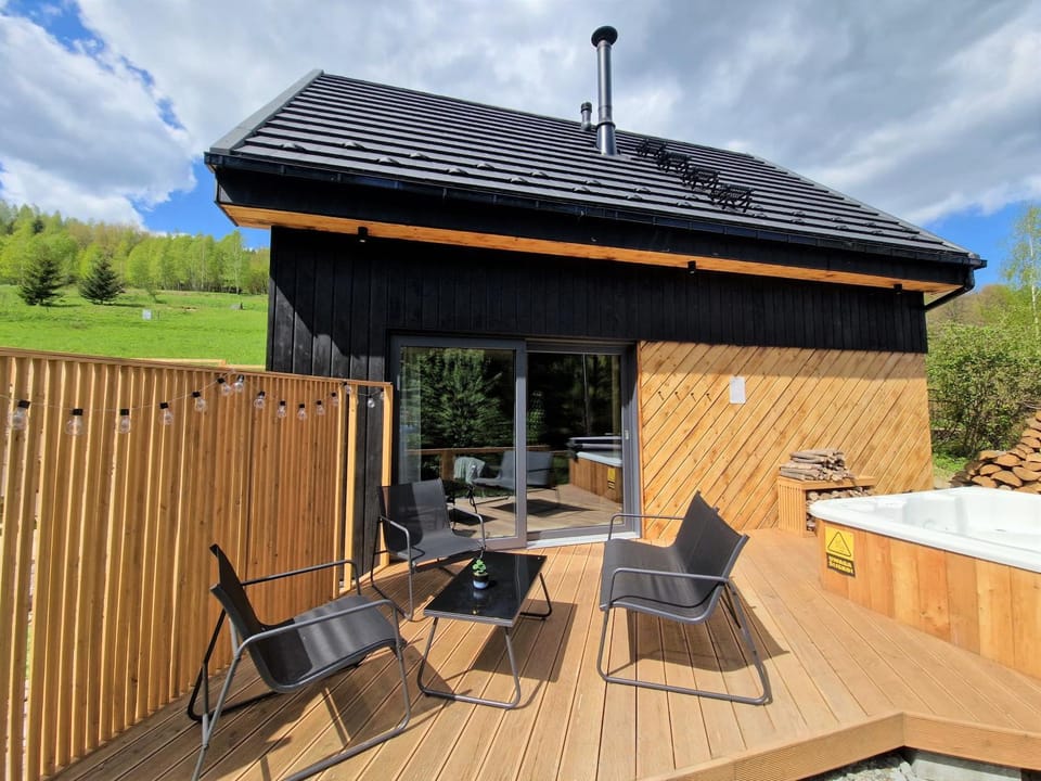 Property building, Spring, Day, Natural landscape, BBQ facilities, Garden, Garden view, sunbed