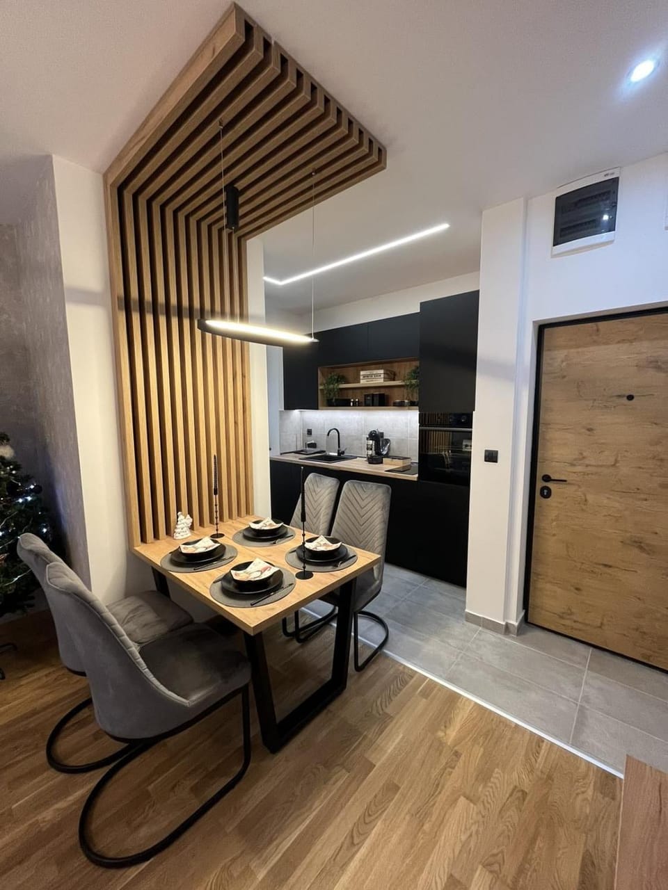 Kitchen or kitchenette, Dining area