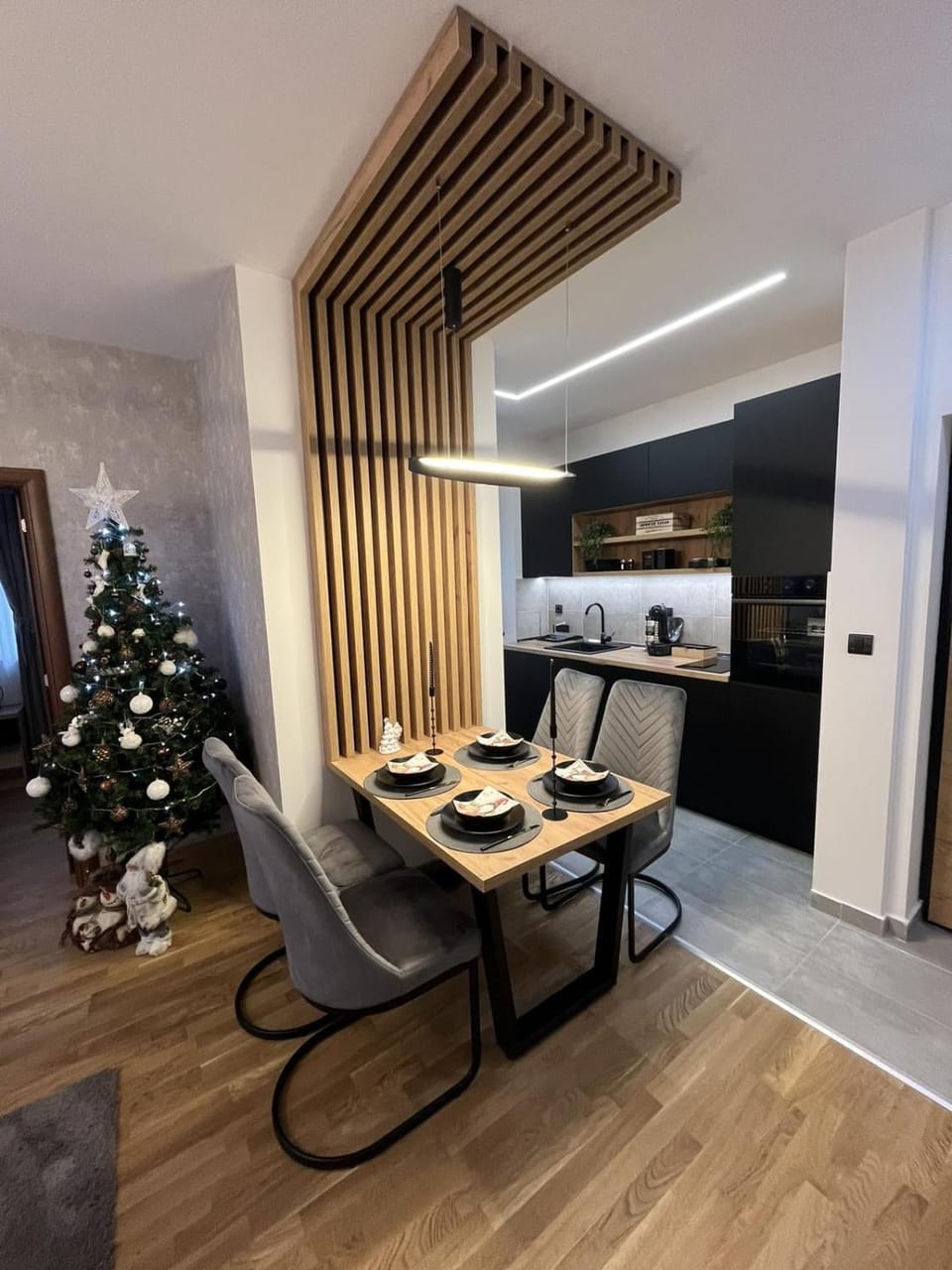 Kitchen or kitchenette, Seating area, Dining area