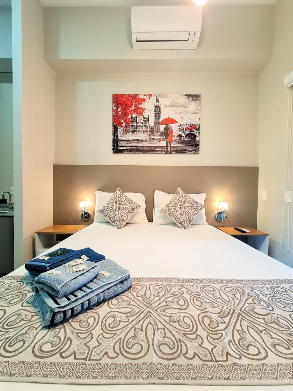 Bed, Photo of the whole room, Bedroom, air conditioner