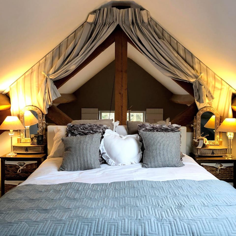 Bed, Photo of the whole room, Bedroom