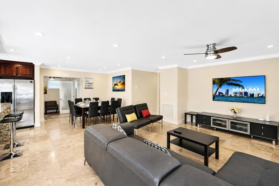 TV and multimedia, Living room, Dining area