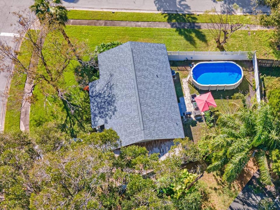 FREE Heated Pool, Sleeps 10, Pinellas Pk 25 Min to Gulf Beaches House in Pinellas Park