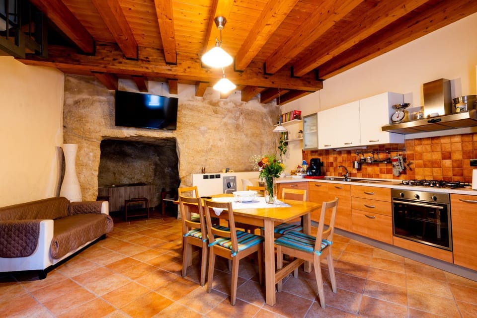 TV and multimedia, Kitchen or kitchenette, Dining area, pet friendly