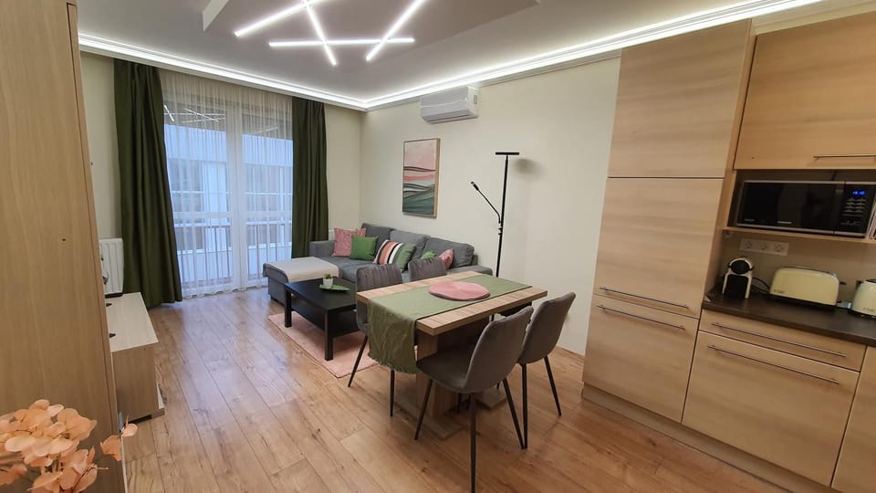 Coffee/tea facilities, Living room, Decorative detail, Dining area, dishwasher, minibar, toaster, kitchen, air conditioner