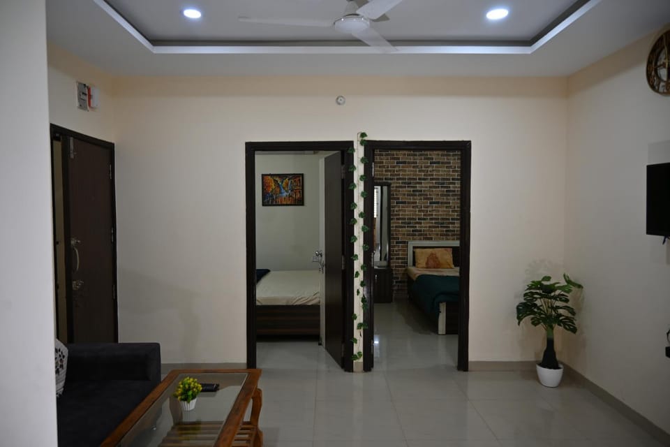 Communal lounge/ TV room, Bed, TV and multimedia, Living room, Photo of the whole room, Seating area, Evening entertainment, Bedroom