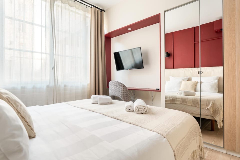 Eiffel Tower - 4 Bedrooms like a Hotel Apartment in Paris