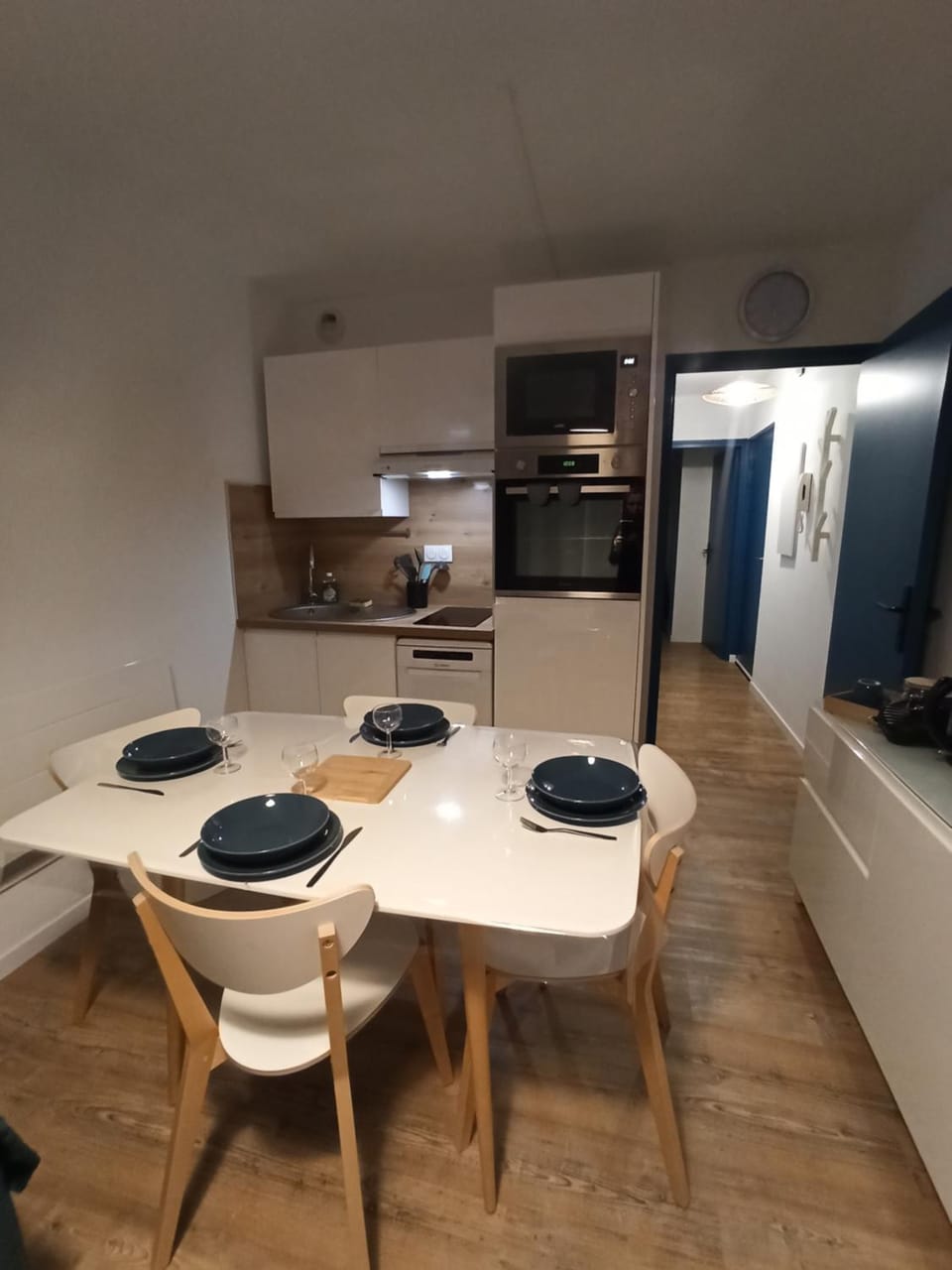 Kitchen or kitchenette, Dining area, minibar, pet friendly, stove