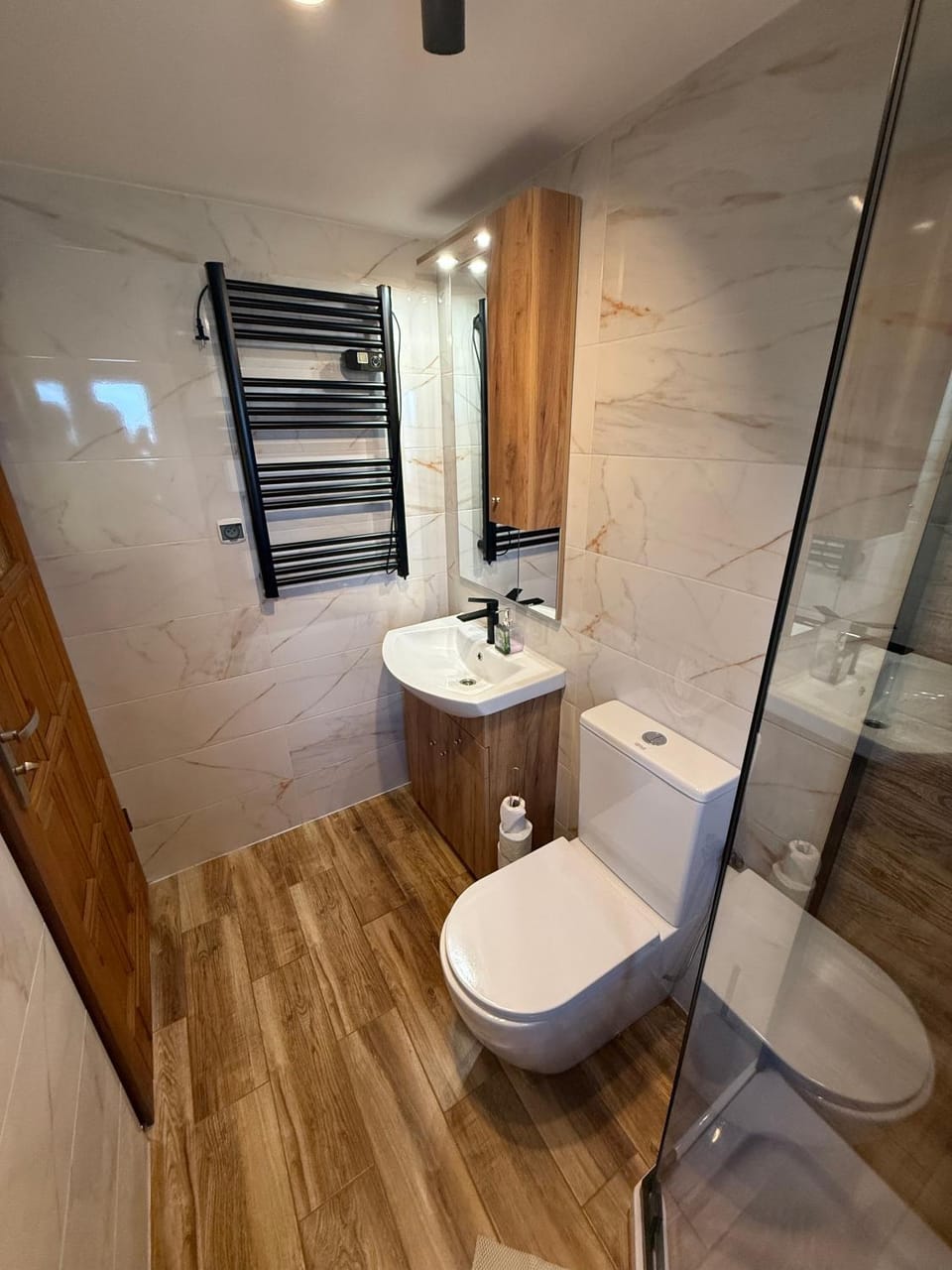 Shower, Toilet, Bathroom, towels