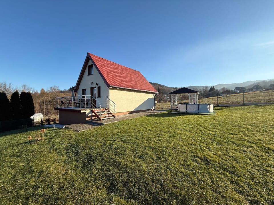 Property building, Spring, Day, Natural landscape, Garden, Garden view, Mountain view