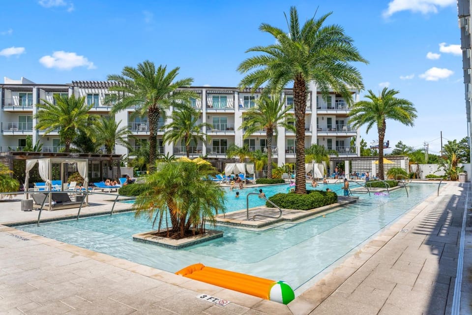 Property building, Day, Natural landscape, Pool view, Swimming pool, Location, sunbed