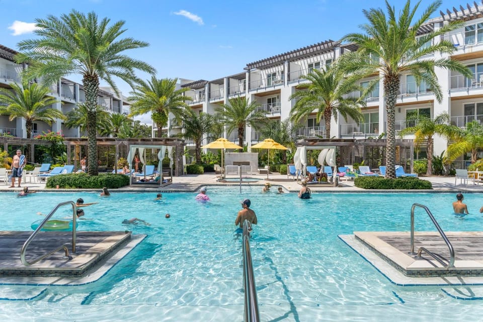 Property building, Day, People, Pool view, Swimming pool, group of guests, sunbed