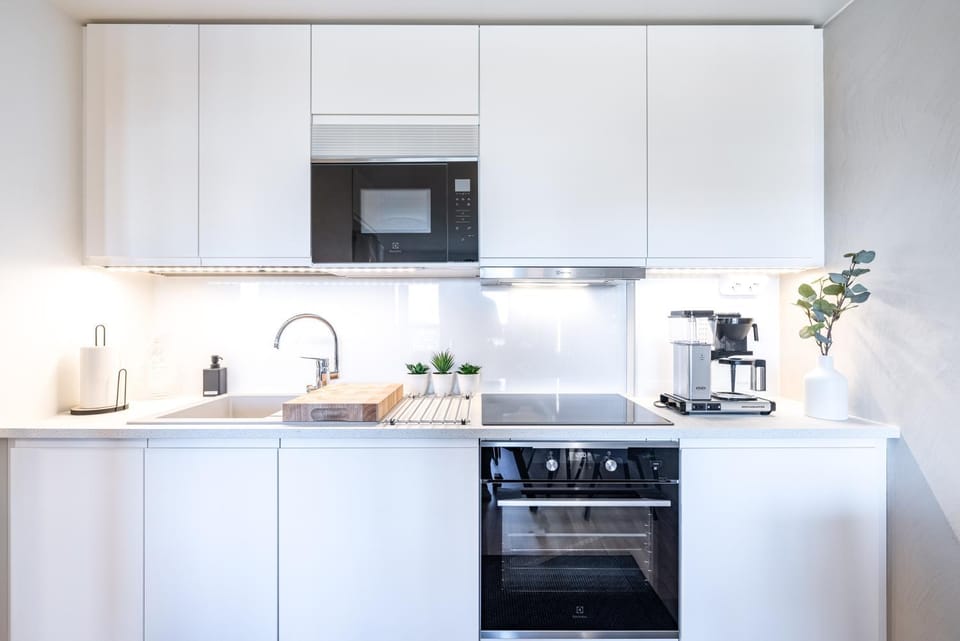 Coffee/tea facilities, dishwasher, stove, kitchen