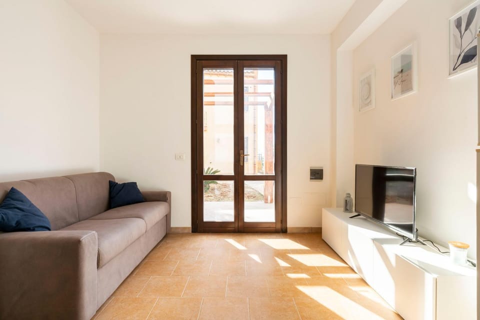 Communal lounge/ TV room, TV and multimedia, Living room, Seating area, Evening entertainment