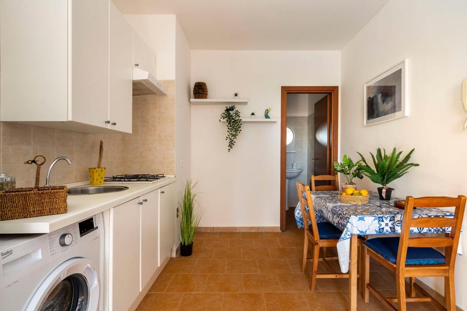 Kitchen or kitchenette, Living room, Dining area, minibar, stove, washing machine