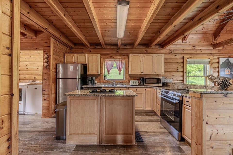 Coffee/tea facilities, Kitchen or kitchenette, microwave, stove, laundry