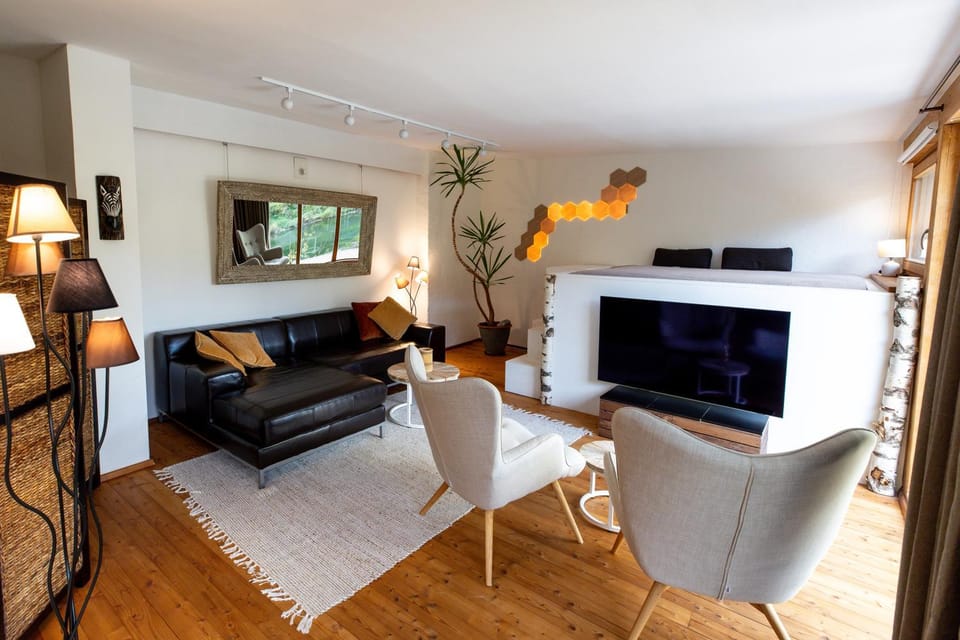 Communal lounge/ TV room, TV and multimedia, Living room, Seating area, Evening entertainment
