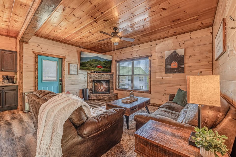 TV and multimedia, Coffee/tea facilities, Living room, Seating area, fireplace