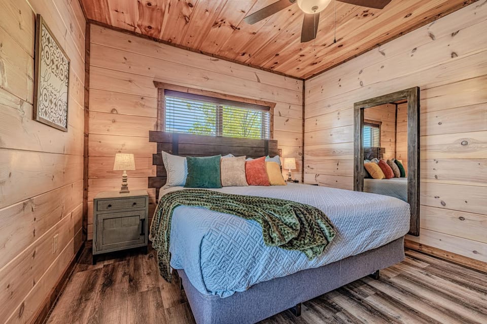 Bed, Photo of the whole room, Bedroom
