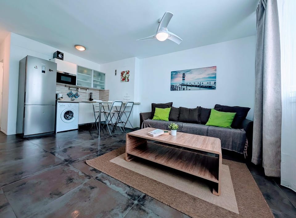 Kitchen or kitchenette, Seating area, Dining area