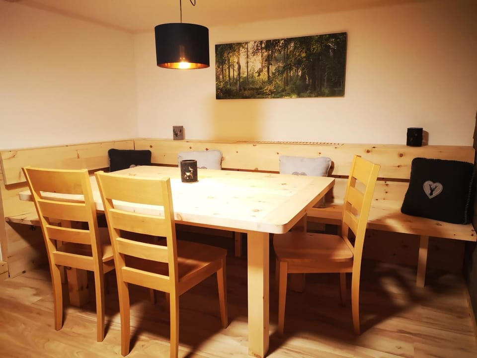 Seating area, Dining area