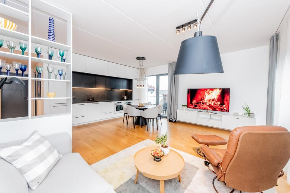 Kitchen or kitchenette, Seating area, Dining area