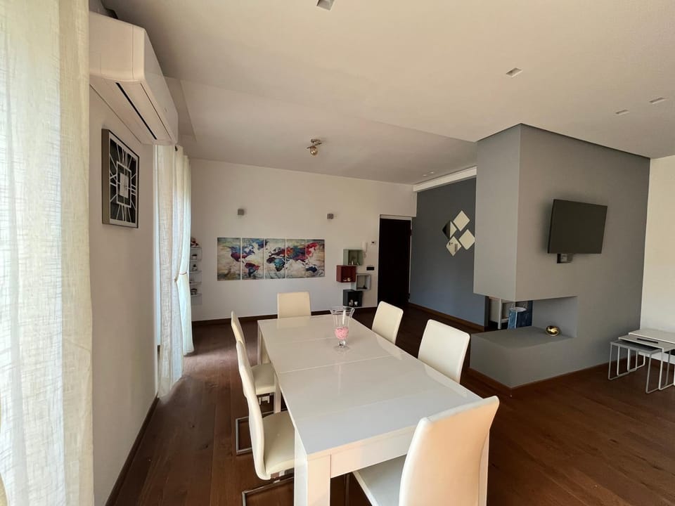 Communal lounge/ TV room, TV and multimedia, Living room