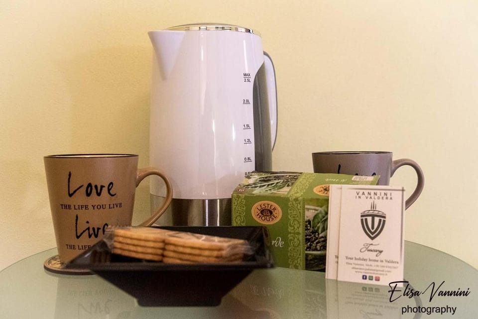 Coffee/tea facilities, Food and drinks