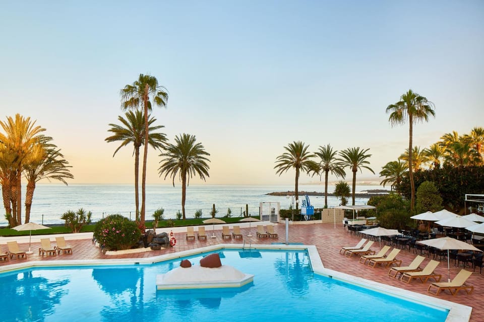 Garden, Dining area, Beach, Sea view, Swimming pool