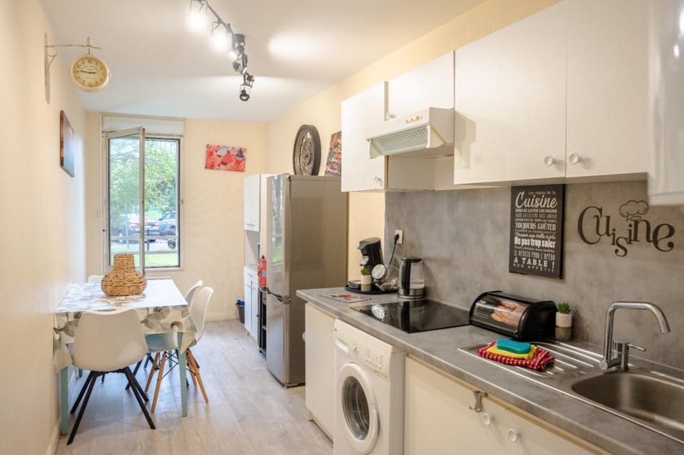 Grand appartement 5 pers avec parking proche du centre ville de Toulouse Apartment in Toulouse