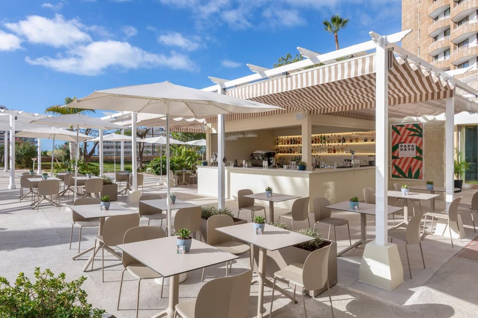 Restaurant/places to eat, Lounge or bar, Dining area, Drinks