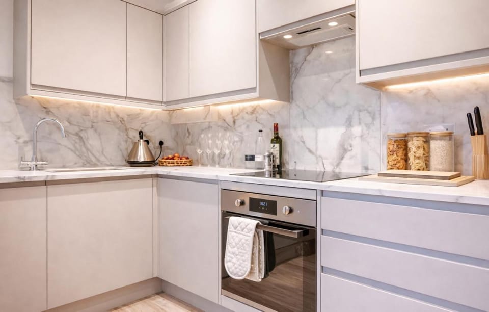 Kitchen or kitchenette, dishwasher, stove