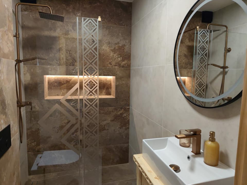Shower, Bathroom, towels