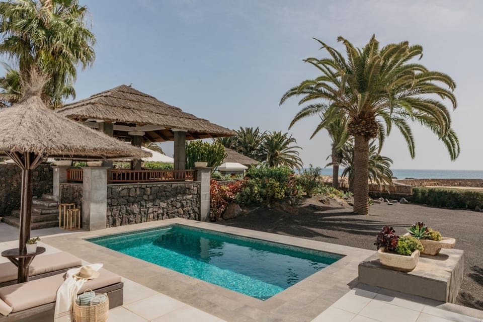 Garden, View (from property/room), Balcony/Terrace, Beach, Sea view, Swimming pool