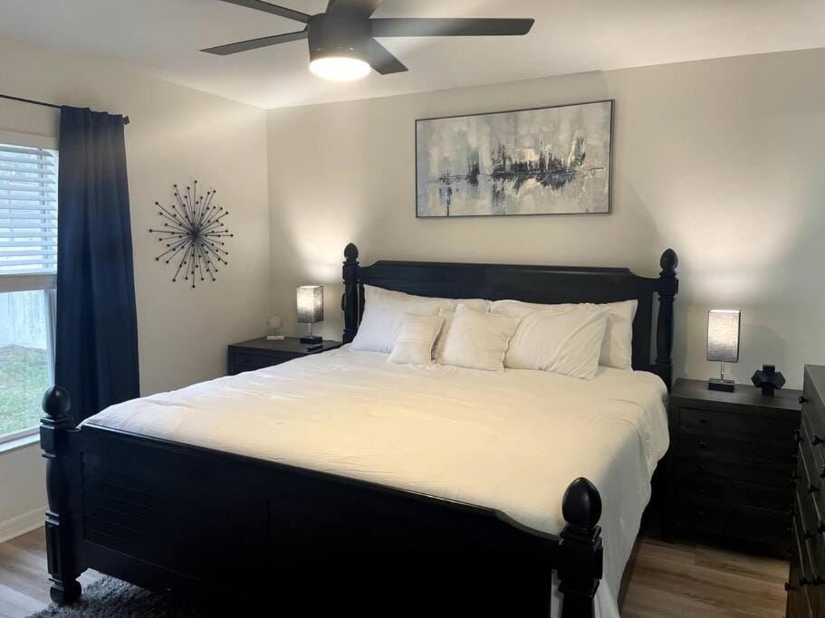 Bed, Photo of the whole room, Bedroom, fireplace