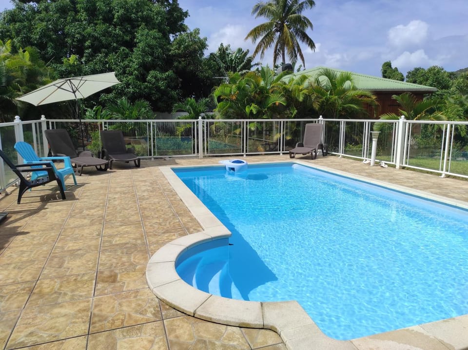 LE TRI HAUT DE BELLEVUE - Bungalow Colibri Chalet in Leeward Islands