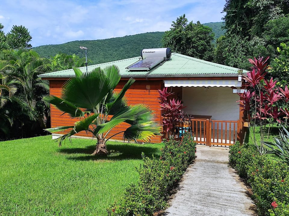 LE TRI HAUT DE BELLEVUE - Bungalow Colibri Chalet in Leeward Islands
