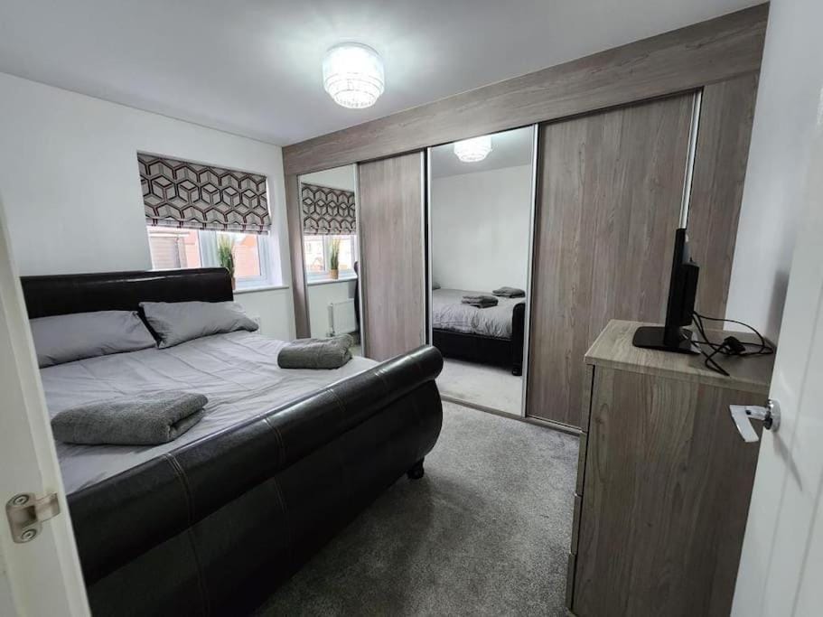 Spacious 3-bed Luxury Maidstone Kent Home - Wi-Fi & Parking Apartment in Maidstone