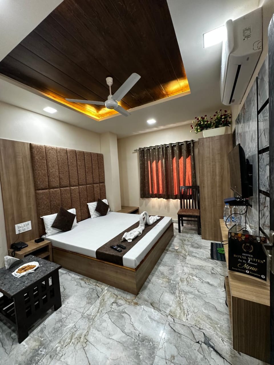 Bed, TV and multimedia, Photo of the whole room, Bedroom, fireplace, wardrobe, air conditioner