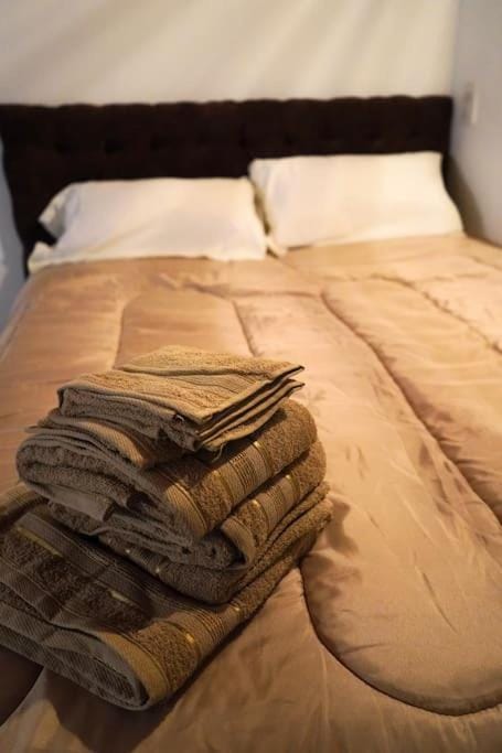Bed, towels