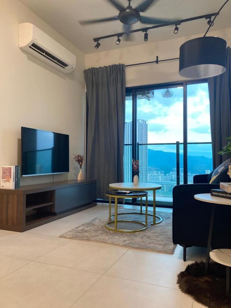 TV and multimedia, Living room, Seating area, Dining area, fireplace, hair dresser, air conditioner