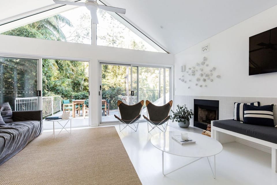 TV and multimedia, Living room, Seating area, fireplace