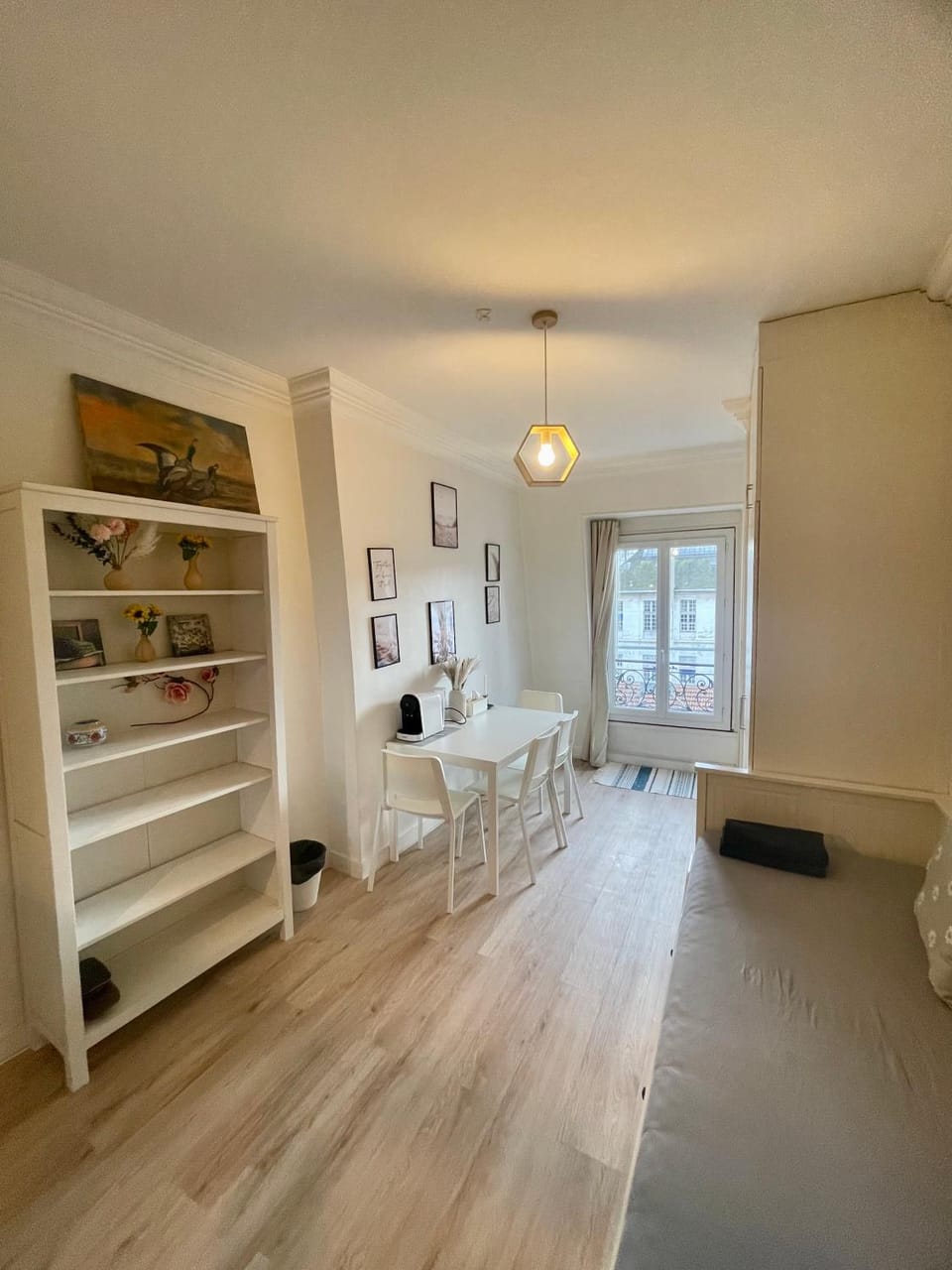Photo of the whole room