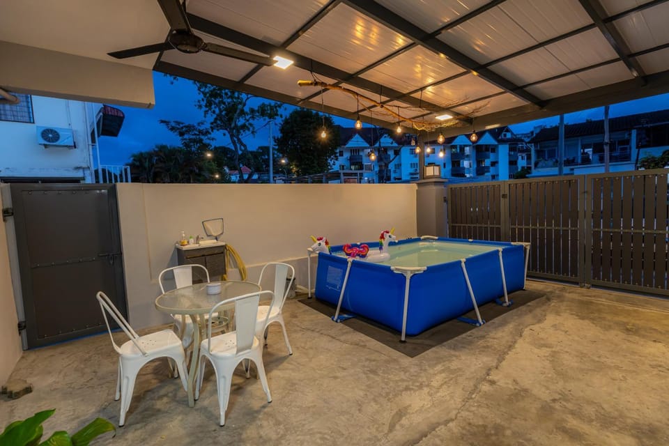 NEW 20PX 5BR V KTV & JACUZZI SPA & POOL TABLE & KIDS POOL at TOWN CENTER & USM House in George Town