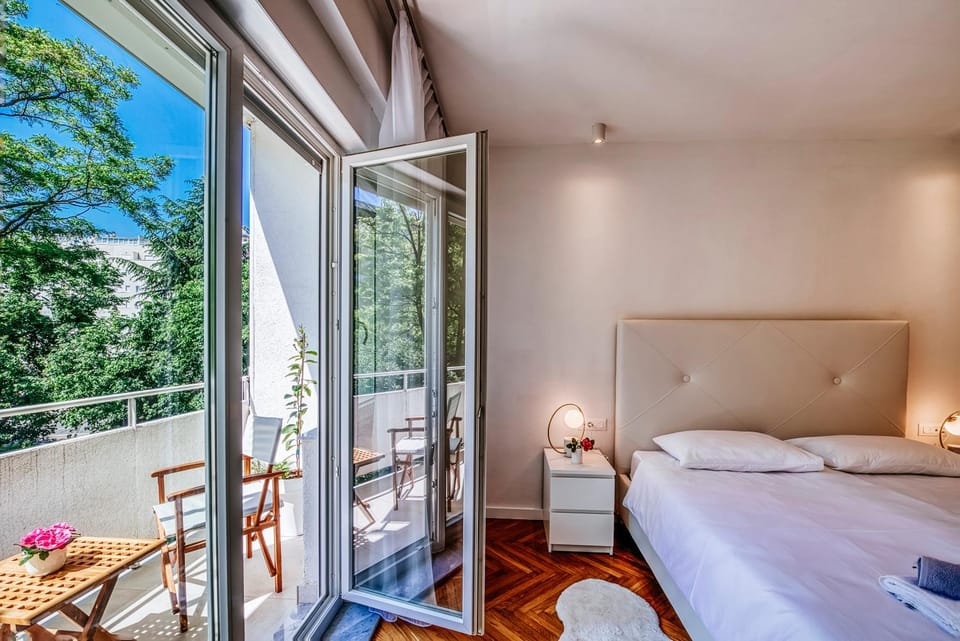 Bed, View (from property/room), Balcony/Terrace, Bedroom