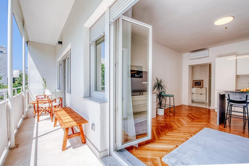 TV and multimedia, View (from property/room), Balcony/Terrace, Living room, Seating area, Dining area