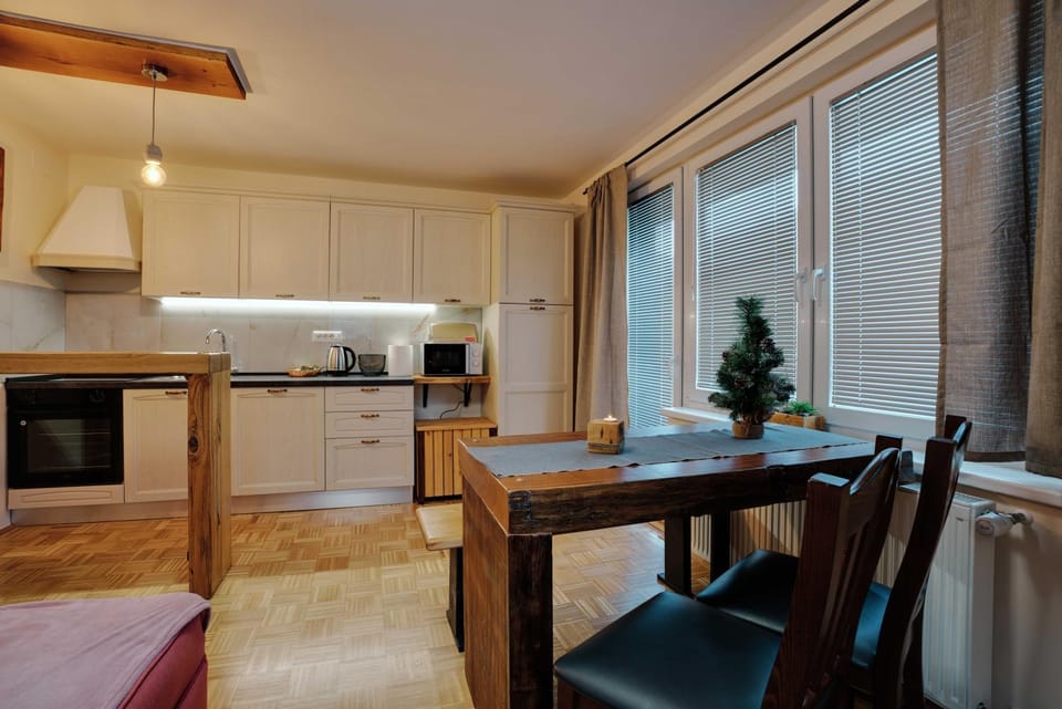 Kitchen or kitchenette, Living room, Dining area, minibar, stove