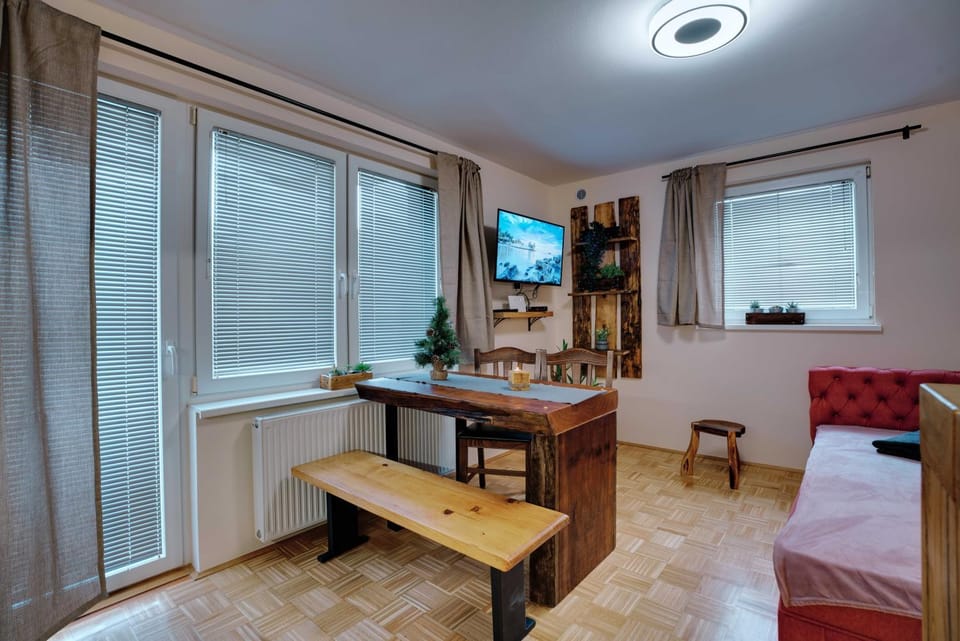 Living room, Seating area, Dining area, hair dresser