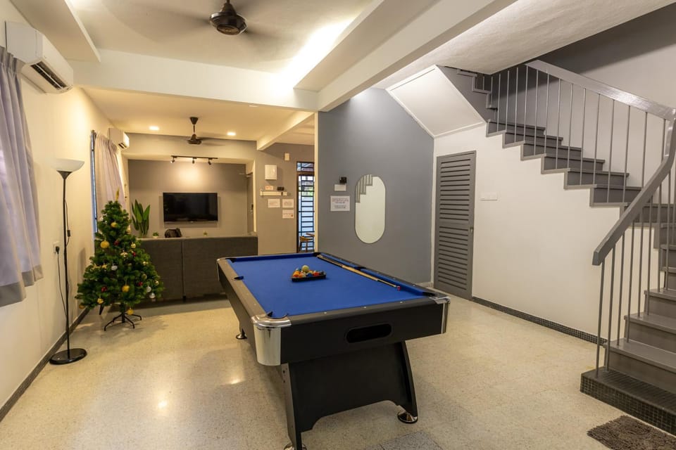 15Px 5BR V Jaccuzi Spa n KTV n Pool Table n Kids Pool At Georgetown, USM n Lam Wah Ee Hospital House in George Town