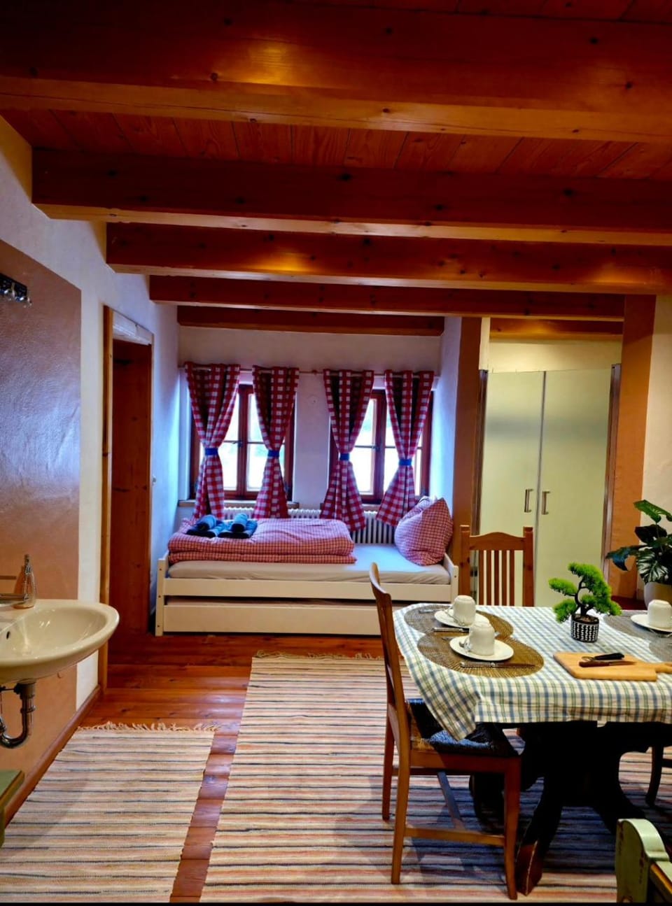 Photo of the whole room, Bedroom